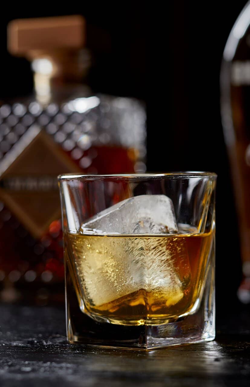 Clubby, Old-School Ambiance