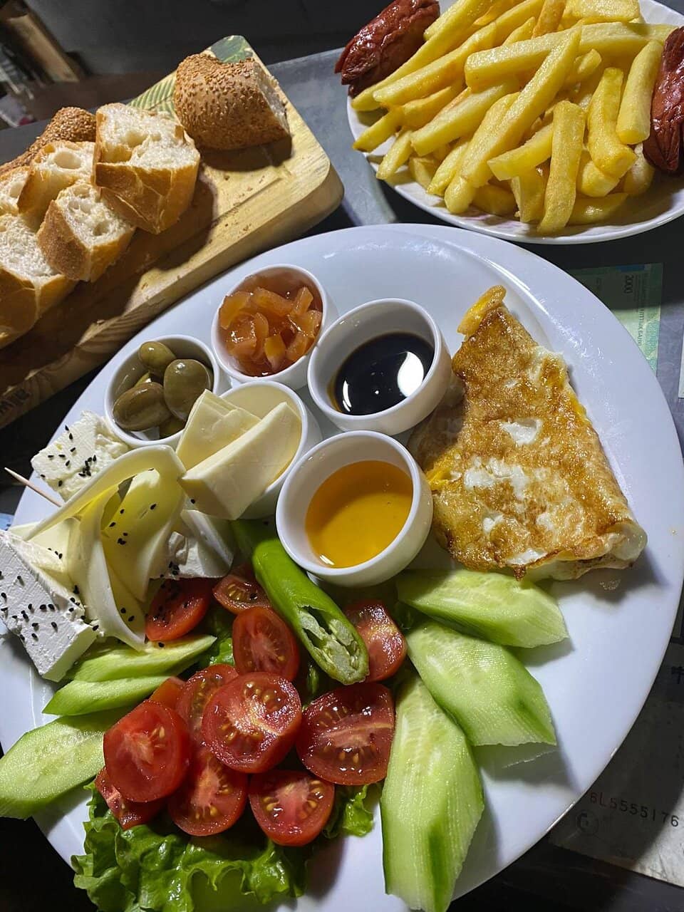 Cozy & Refined Atmosphere