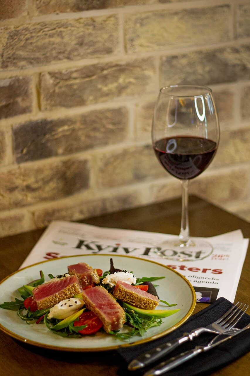 Diverse Menu & Drink Selection