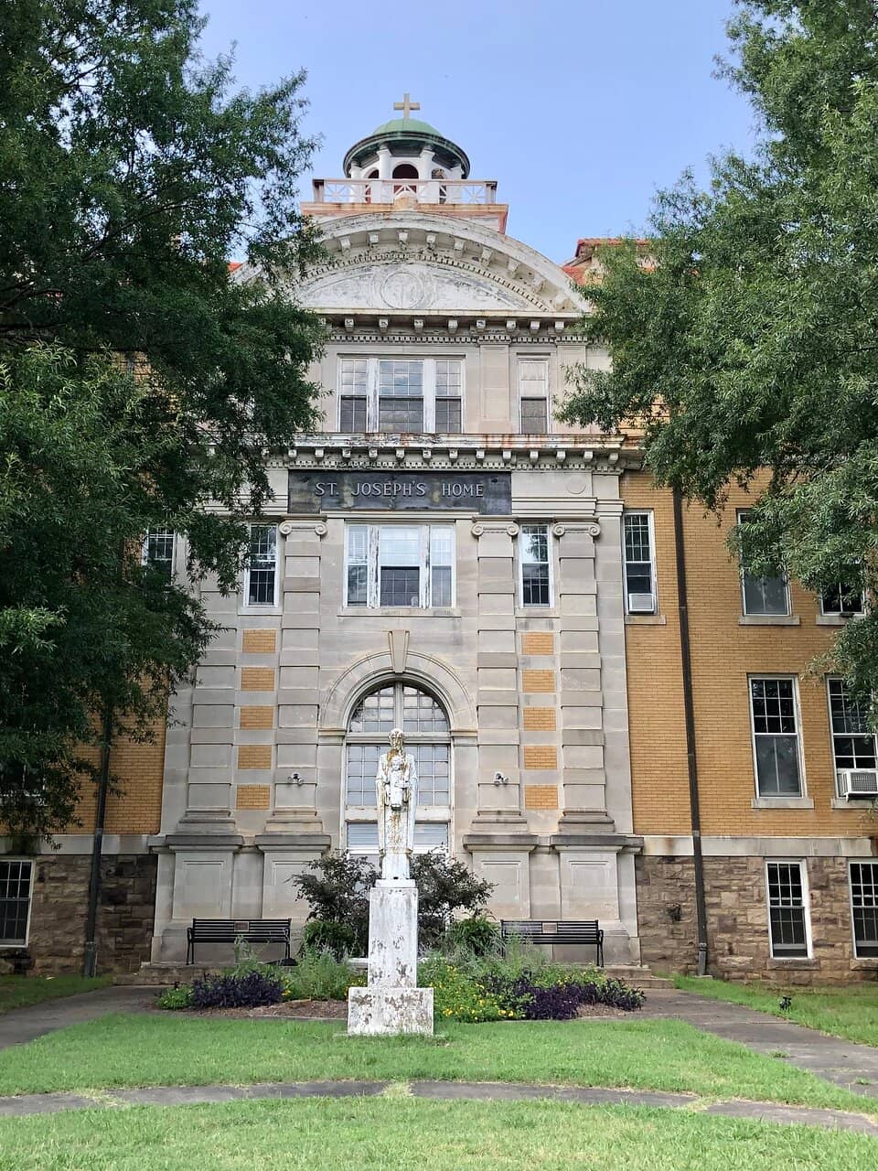 Historic Building & Grounds