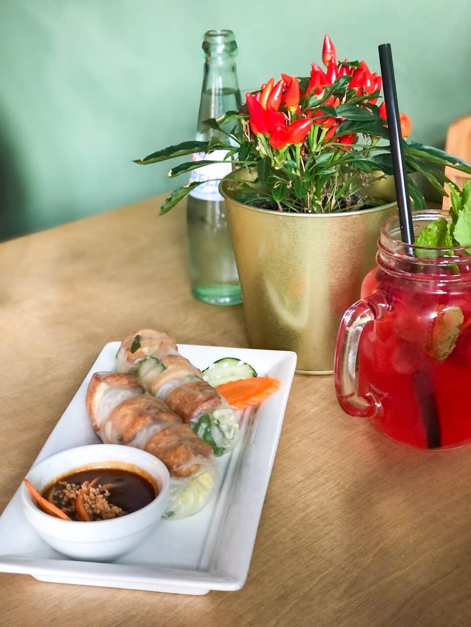 Charming, Plant-Filled Ambiance