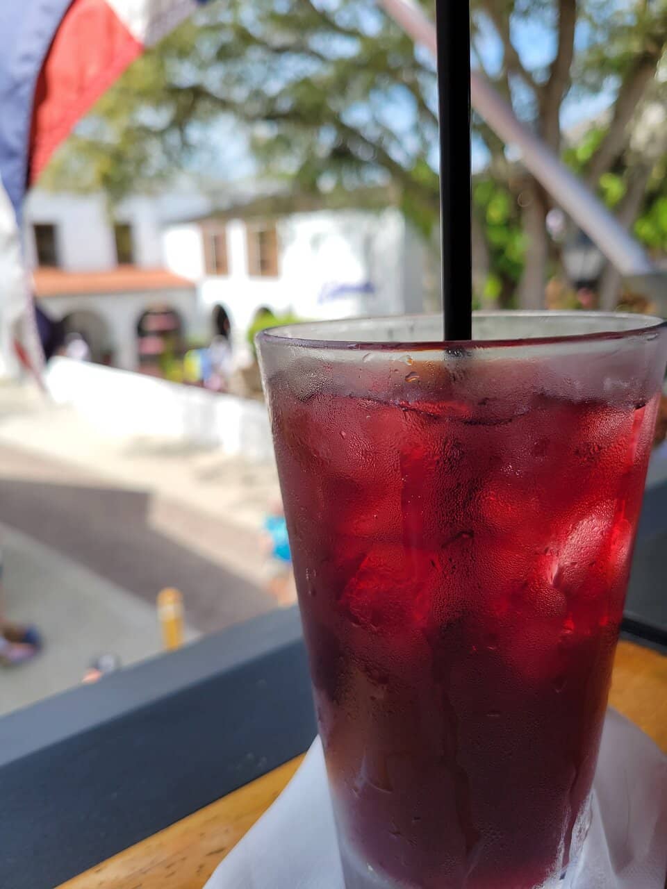 Live Music & Ambiance