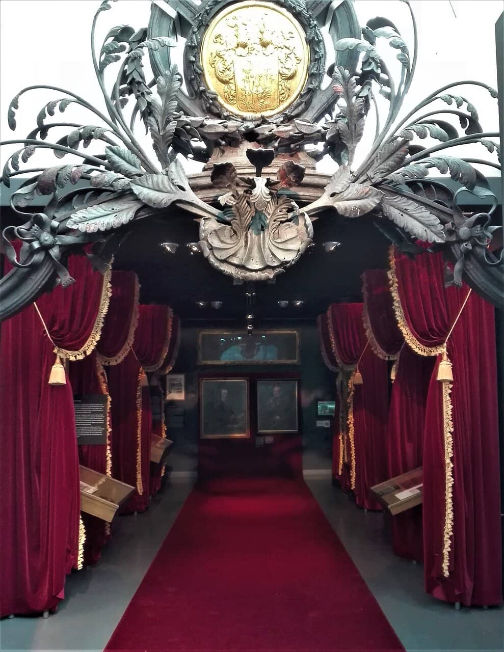 Fashion & Textile History