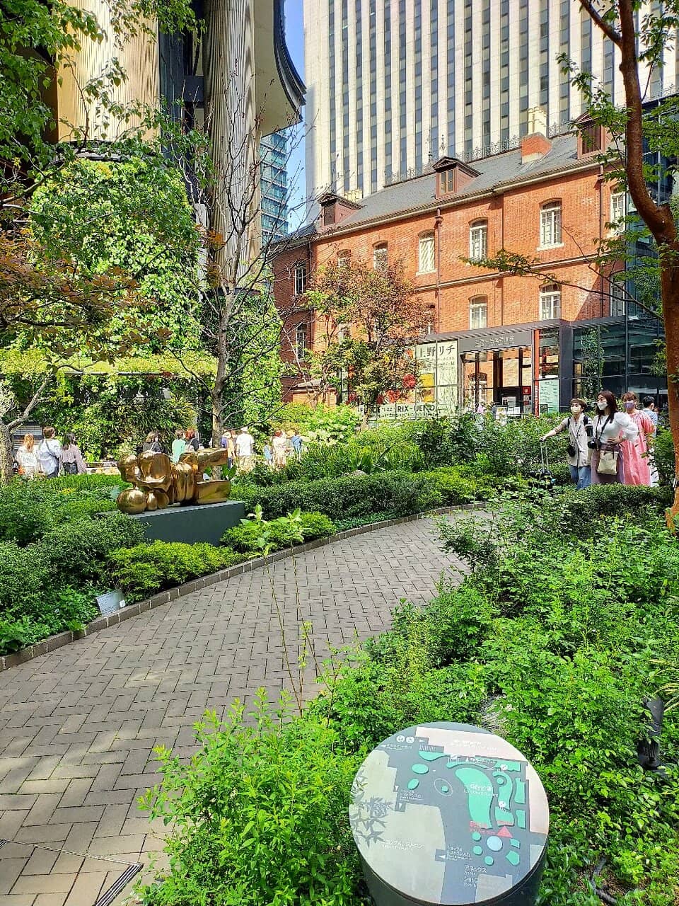 Charming Cafes and Restaurants