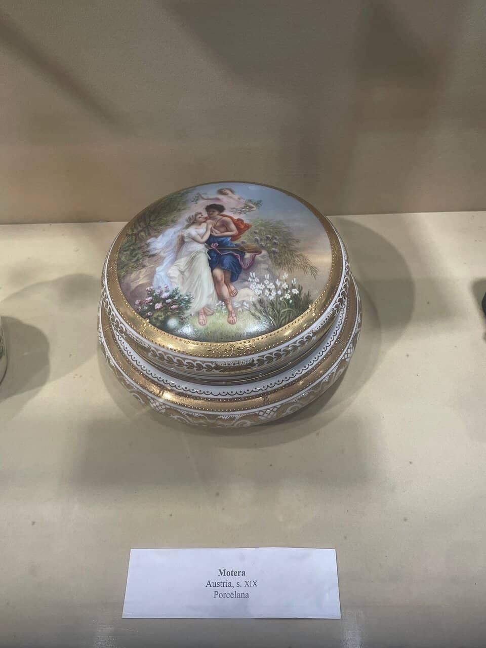 Lush Courtyard Gardens