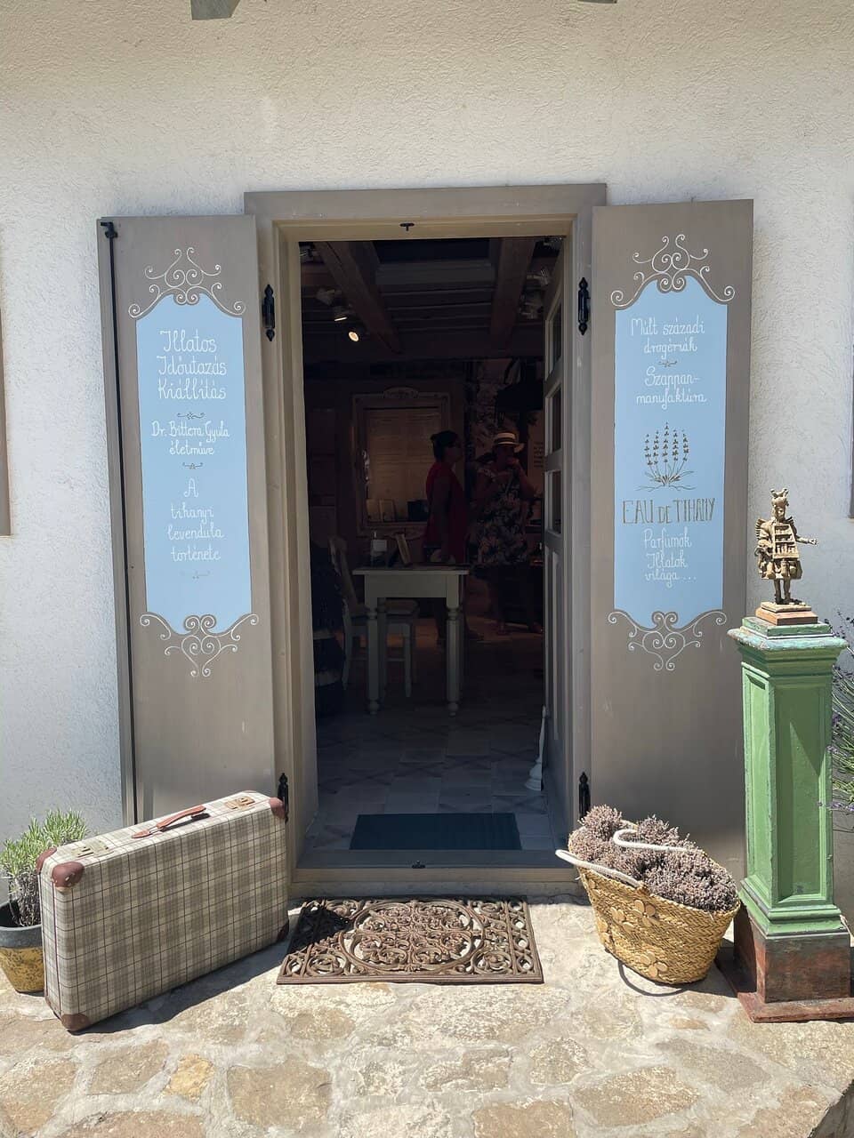 Classy 1920s Ambiance