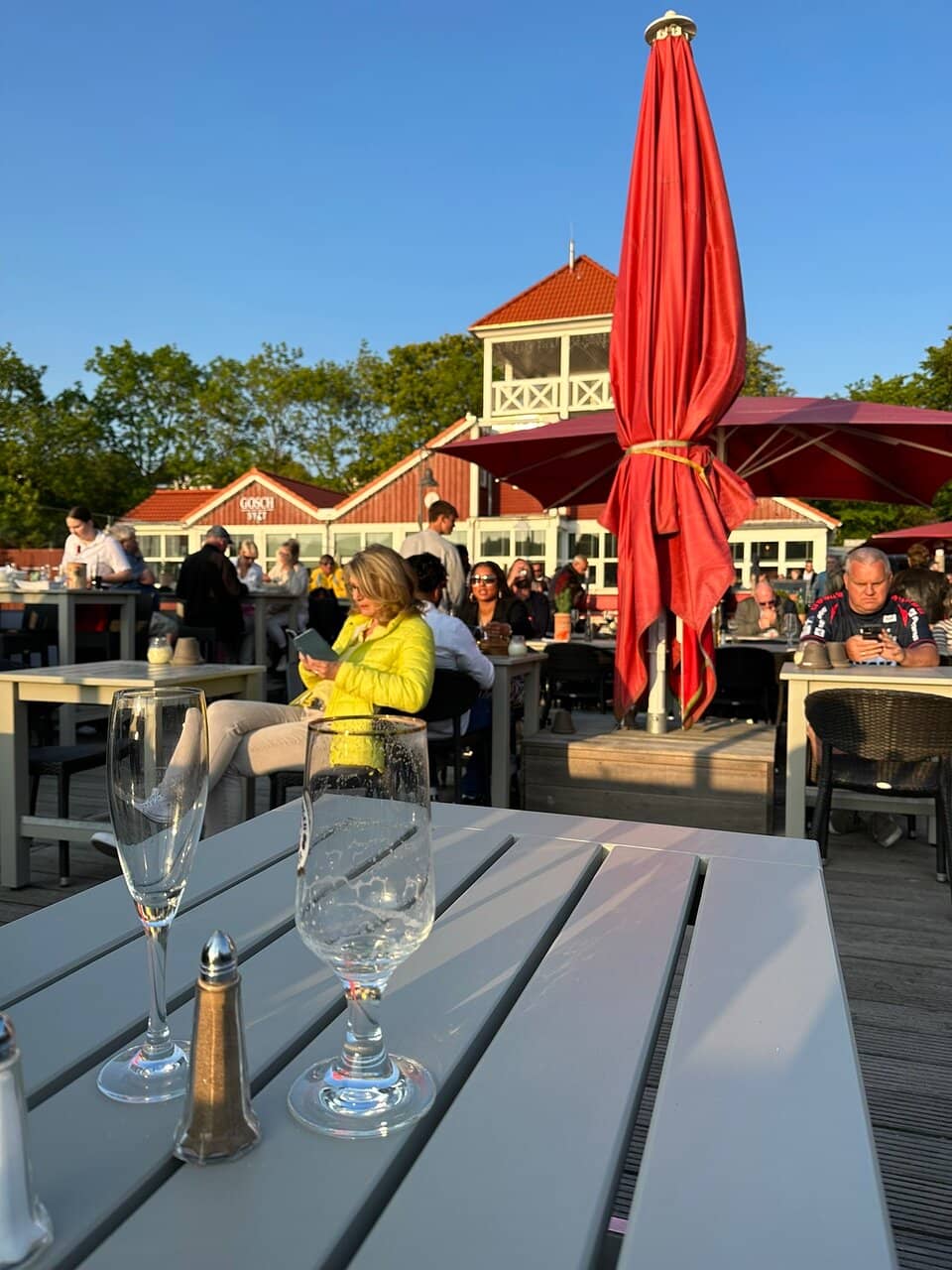 Cozy Dining and Drinks