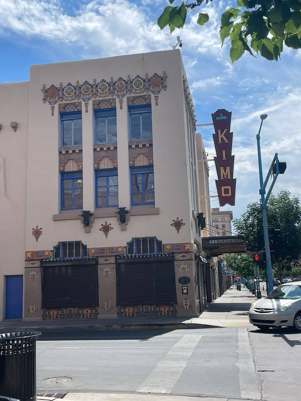 Live Music & Performances