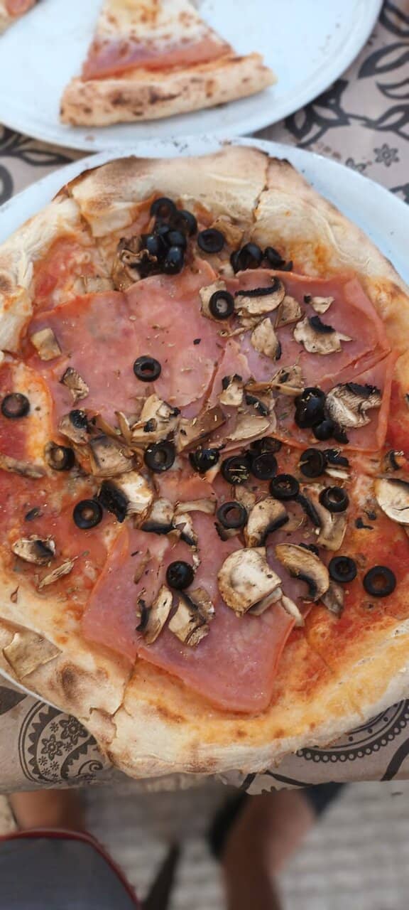 Traditional Pizzeria Vibe