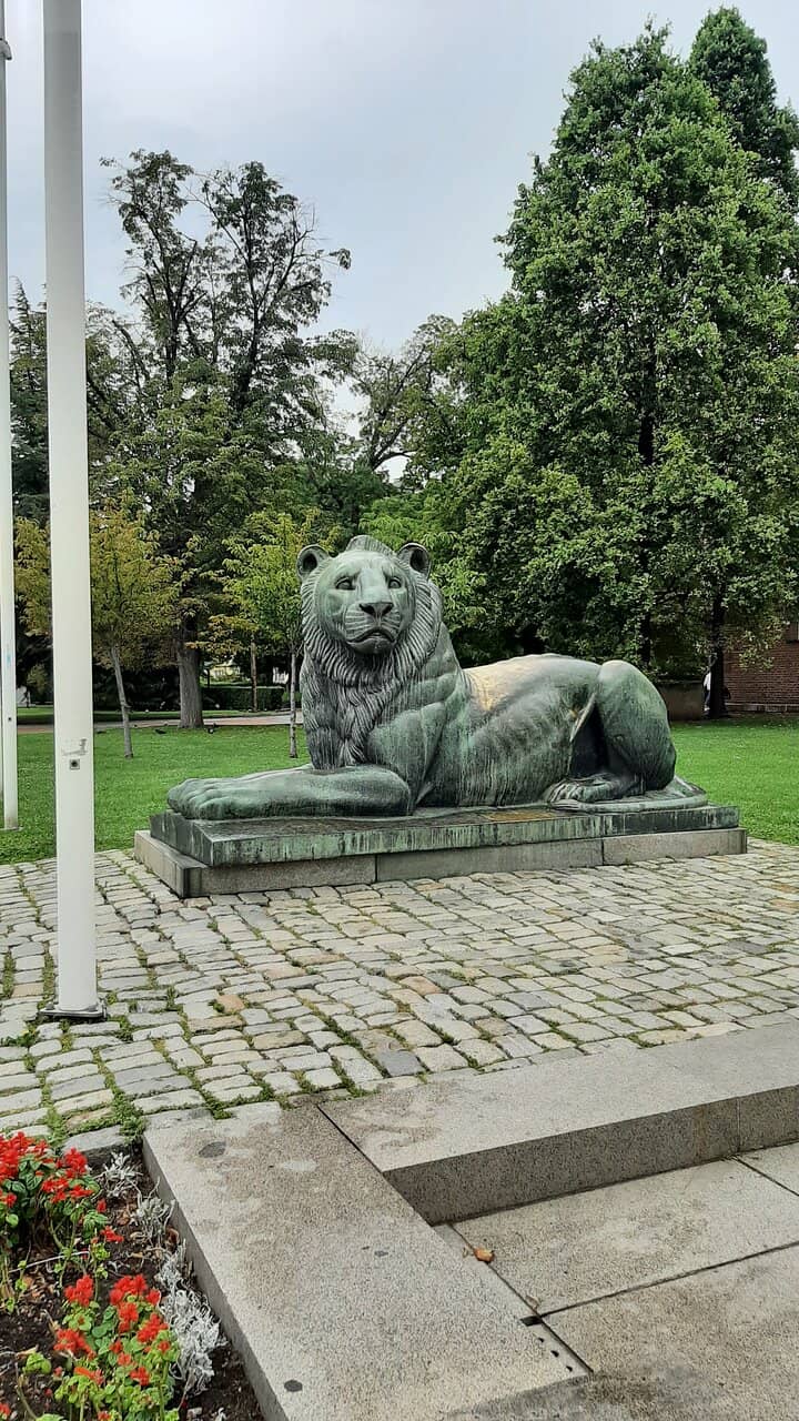 Lion Statue