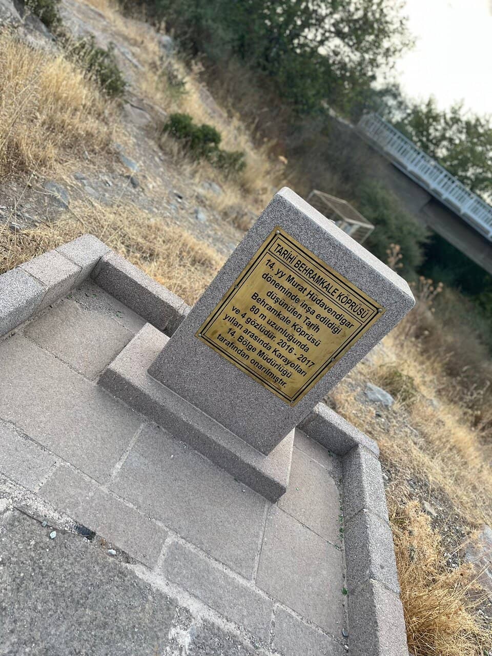 Tranquil Stream Setting