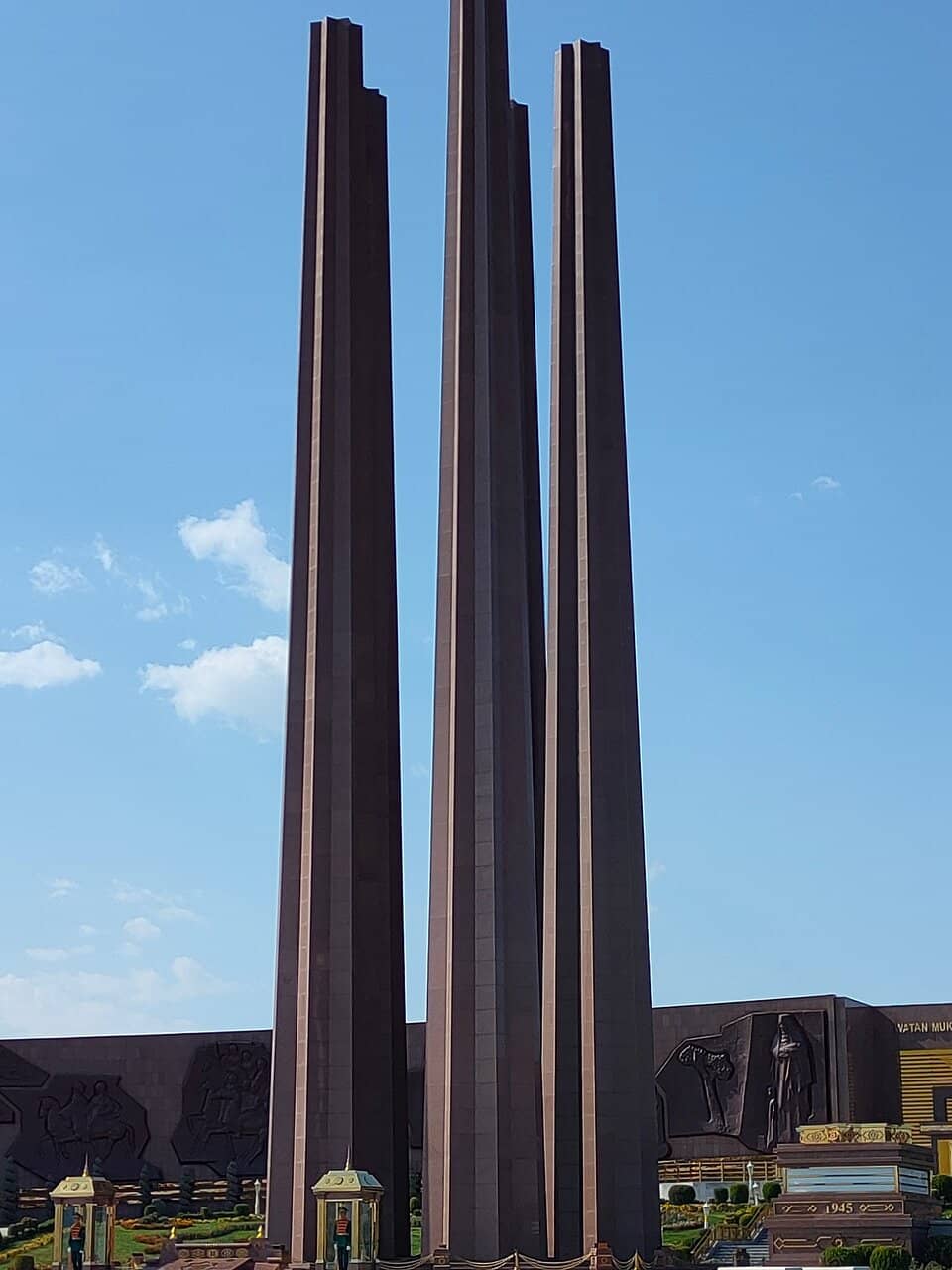 Panoramic Mountain Views