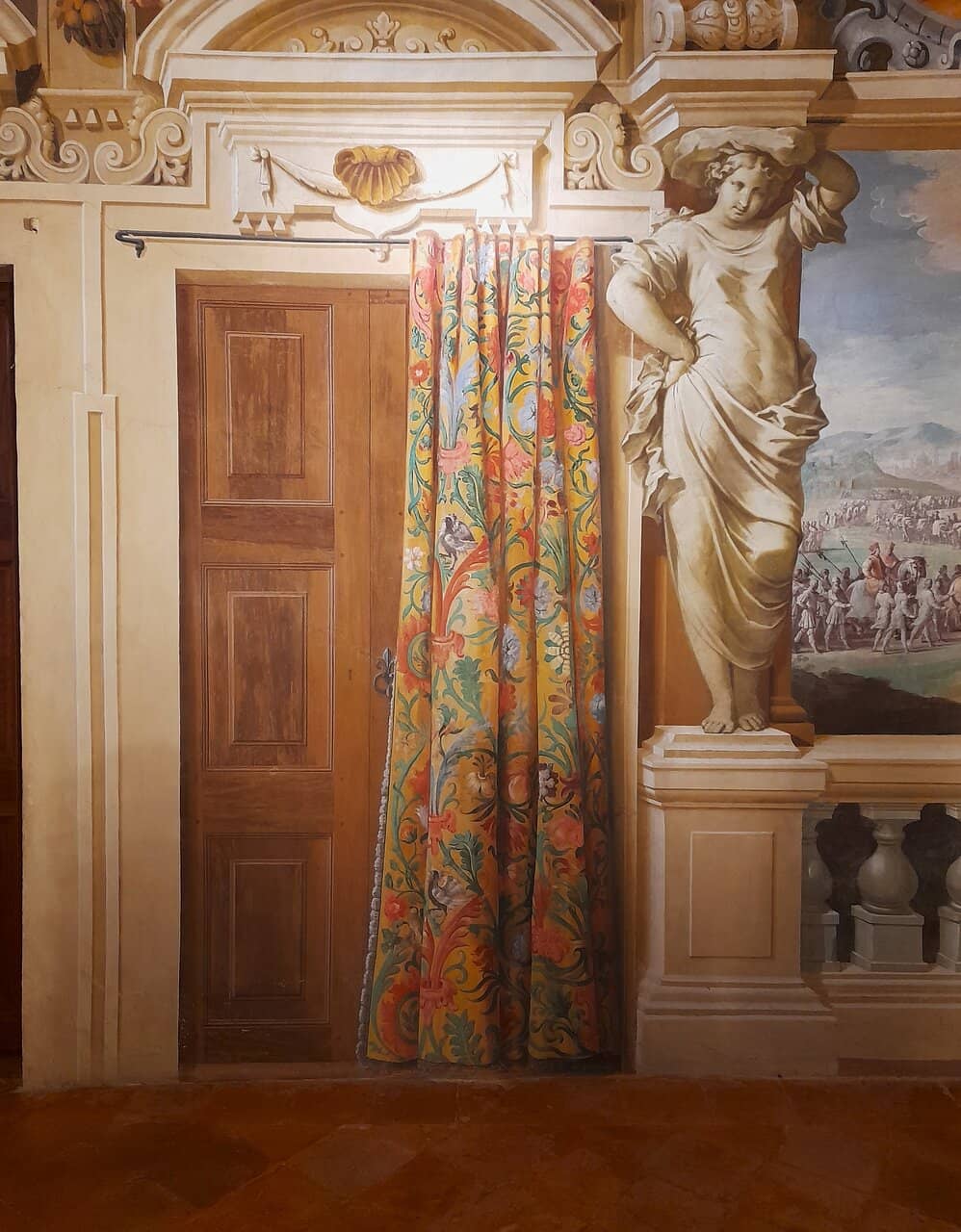 Expansive Gardens and Peschiera