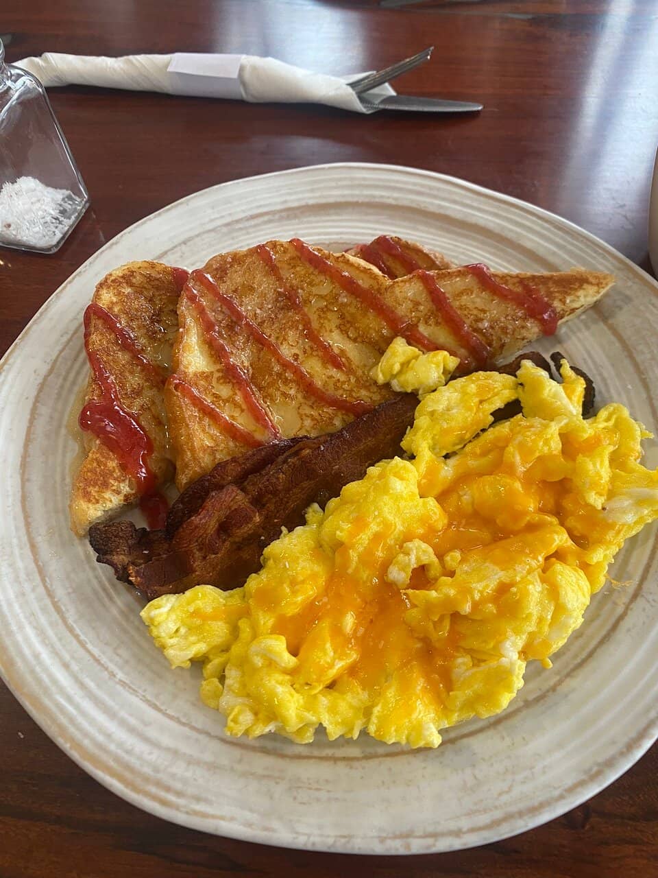 Hearty Breakfast & Lunch Options