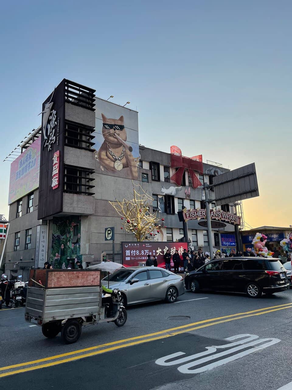 Food Court & Dining Area