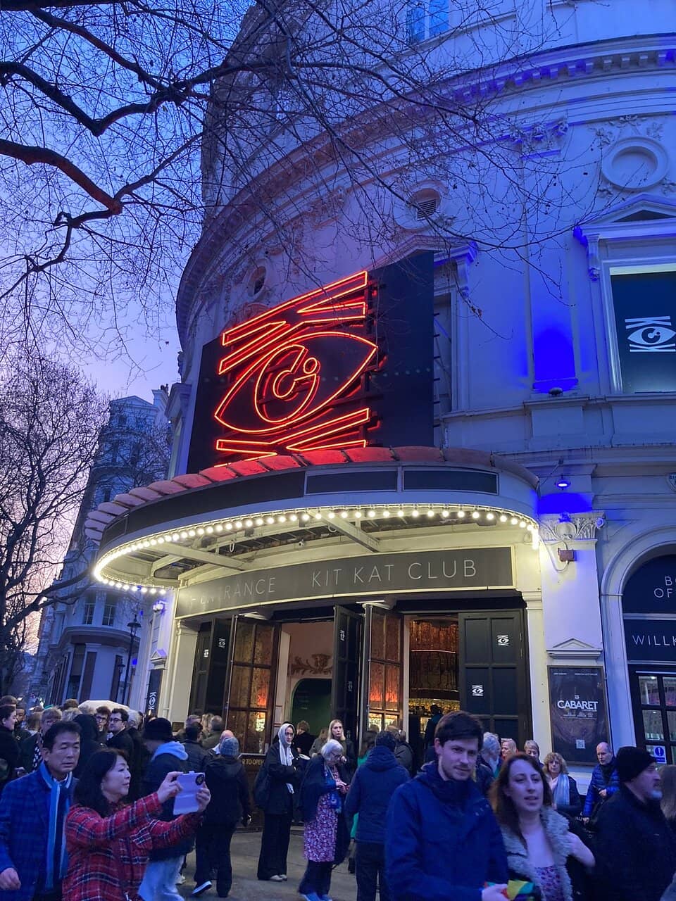 Lively Bar & Beer Garden