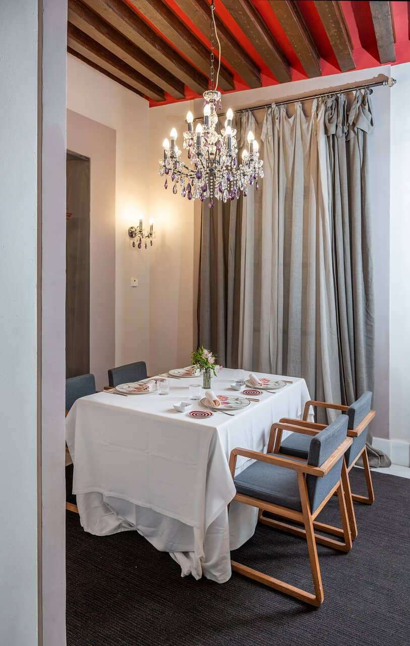 Intimate & Elegant Ambiance