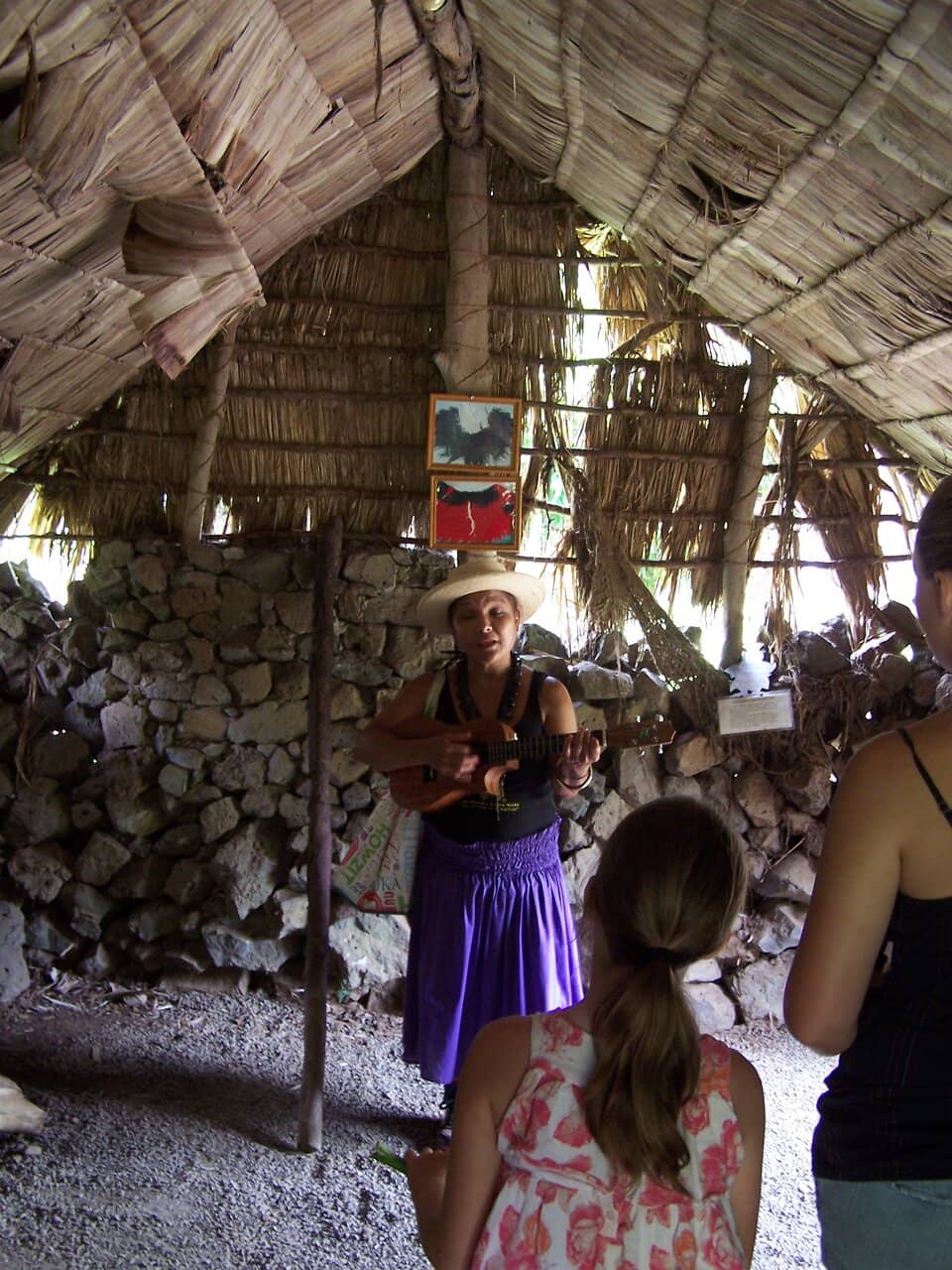 Kamokila Hawaiian Village