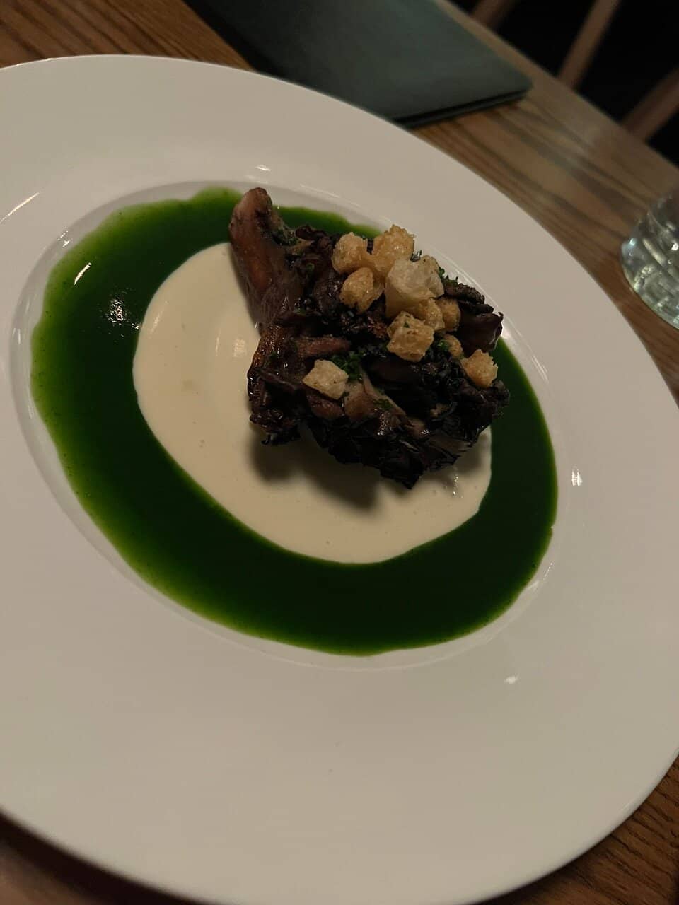 Chic & Sophisticated Atmosphere