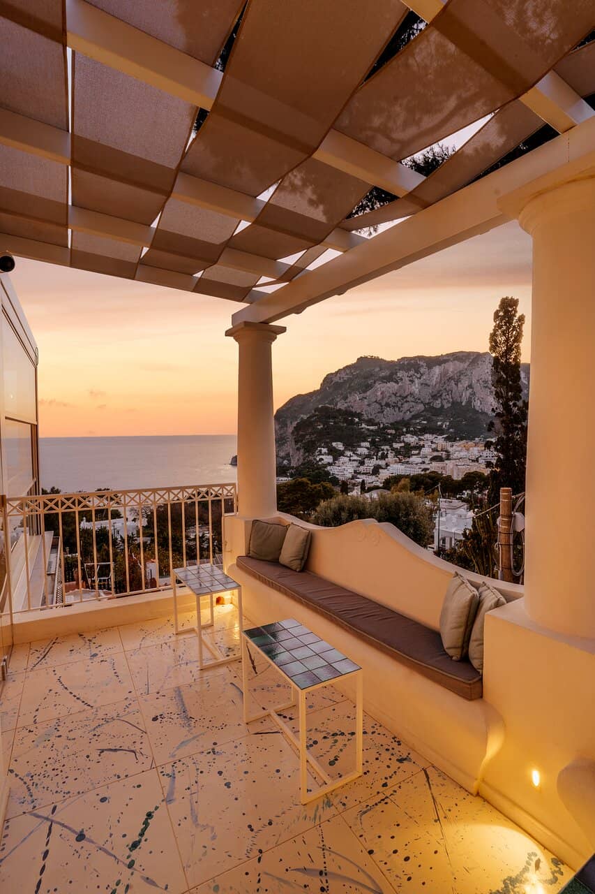 Charming Courtyard Ambiance