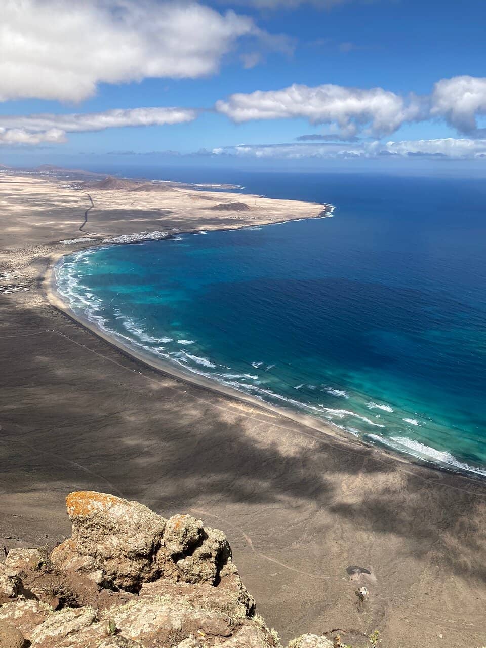 Extended Cliffside Vistas