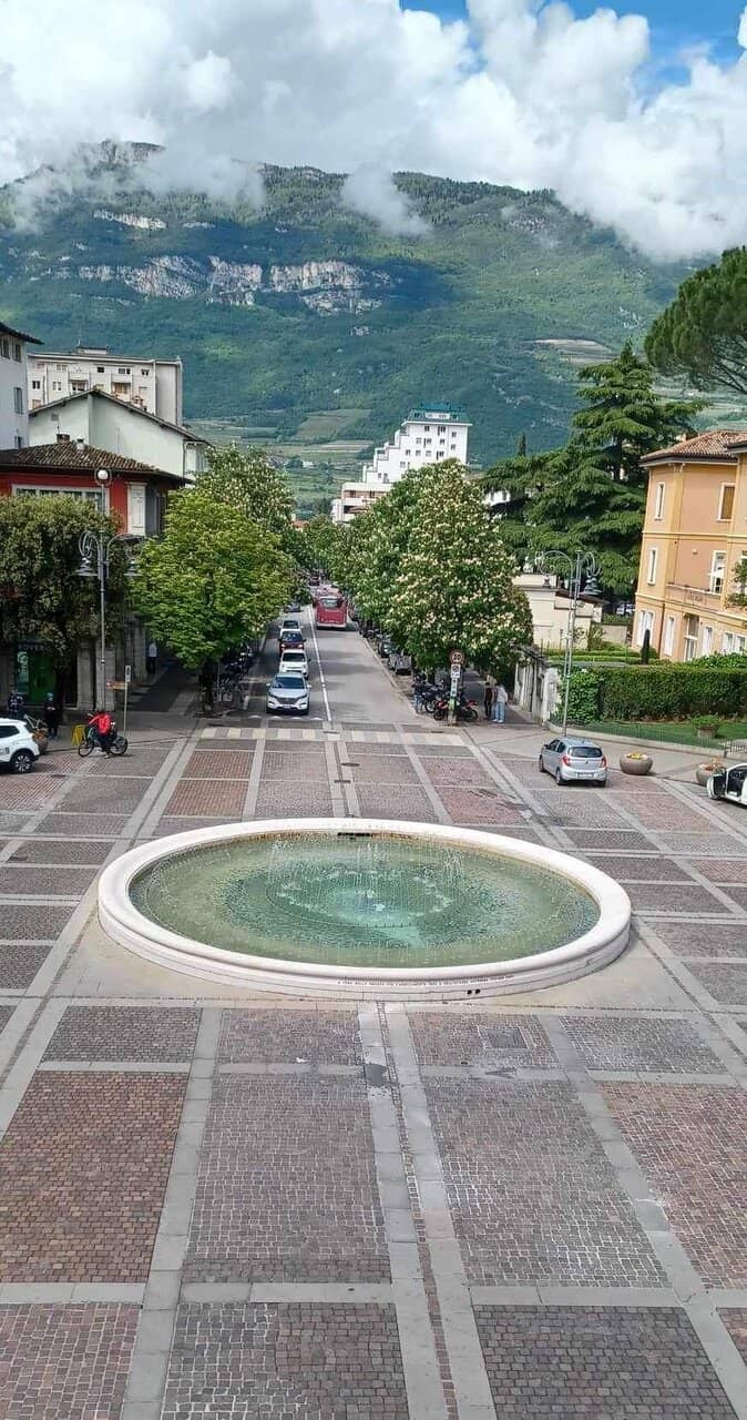 Local Cafés and Ambiance