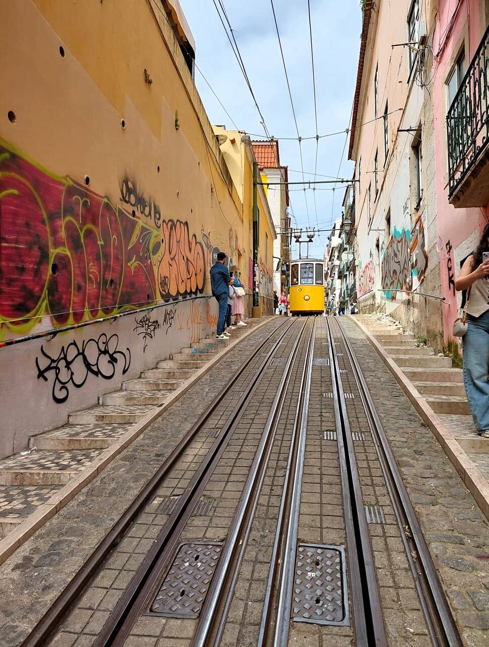 Charming Bica Neighborhood