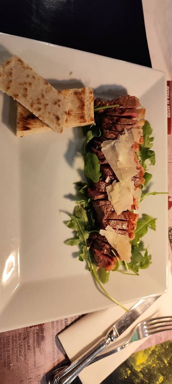 Charming Outdoor Dining