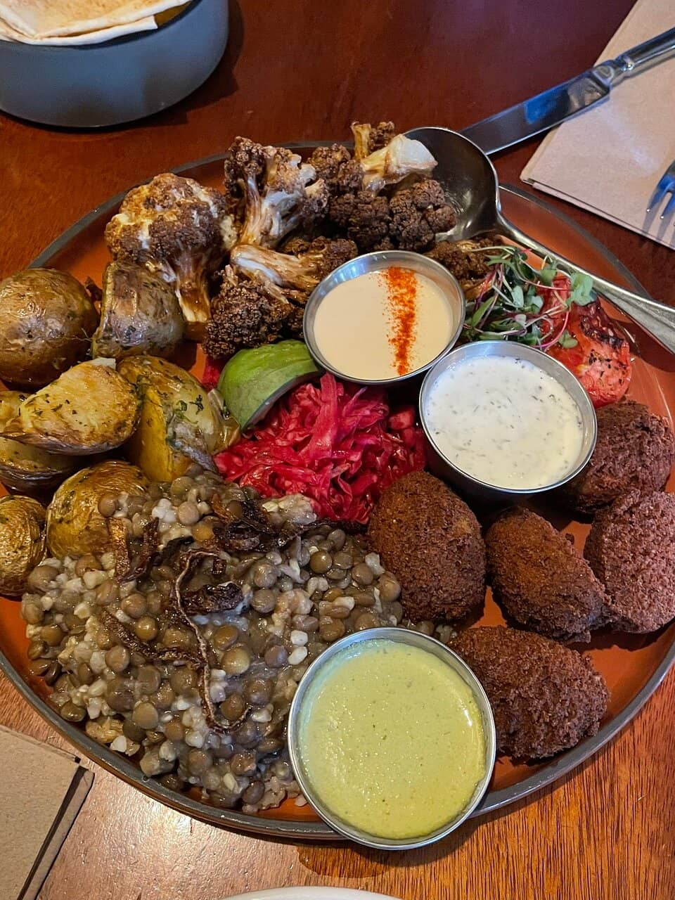 Vibrant & Cozy Atmosphere