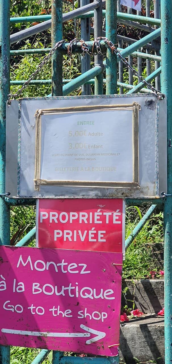 Informative Volunteer Guides