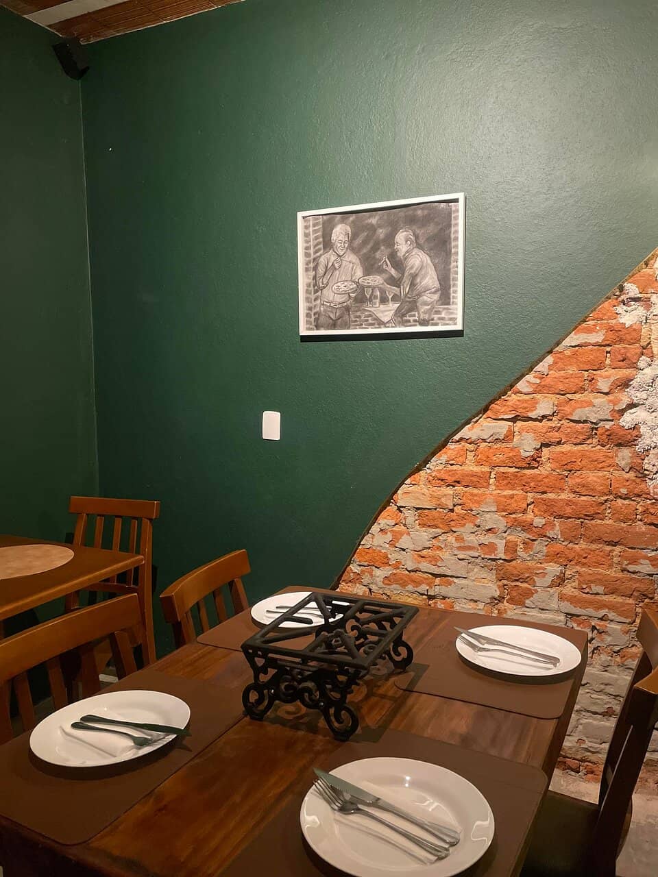 Chilled Draft Beer & Bar Snacks