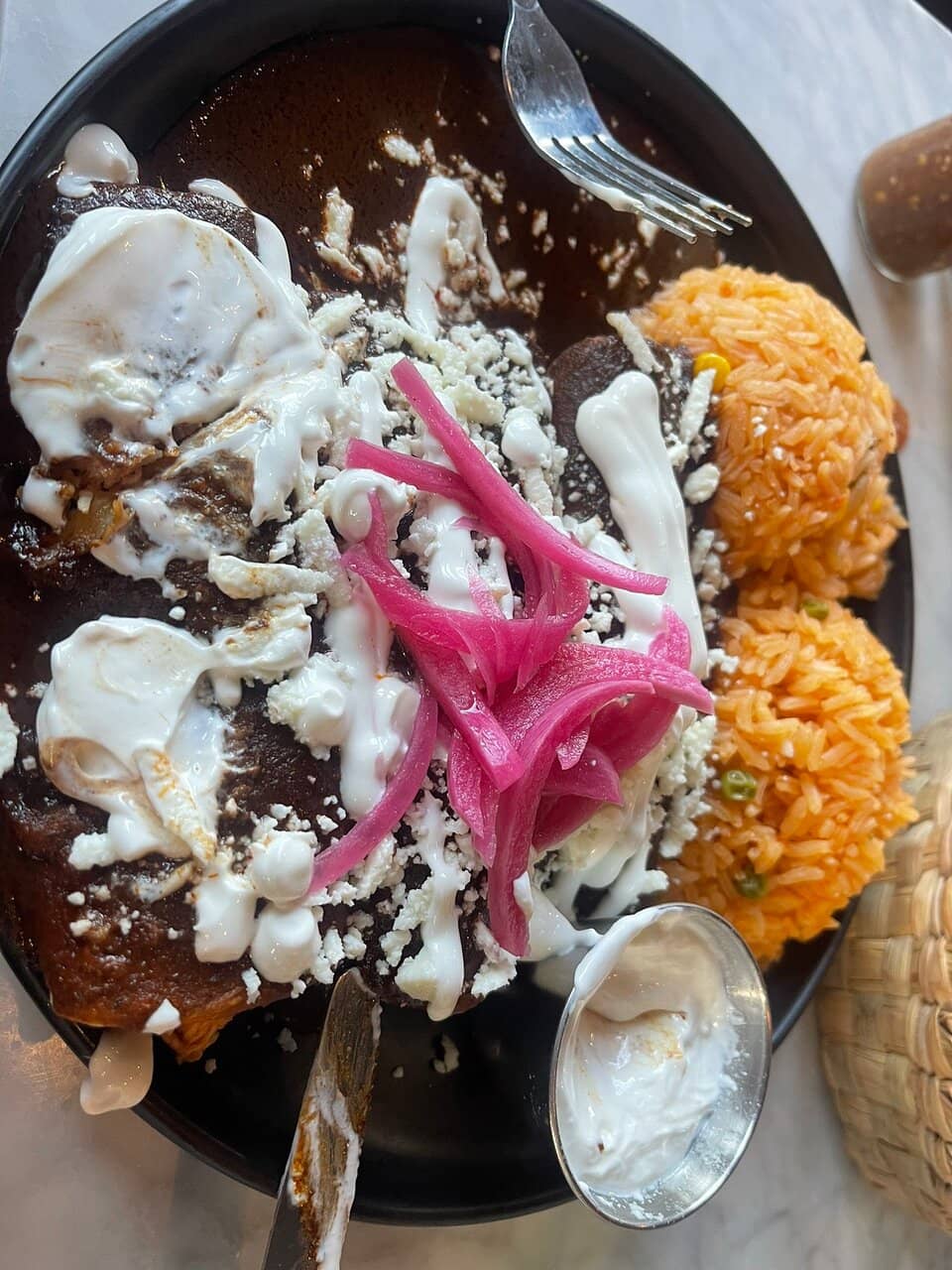 Vibrant Atmosphere & Craft Cocktails