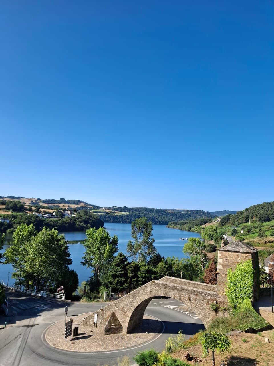 La Victoria Alada Sculpture