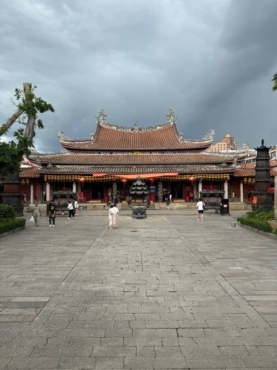 Dragon Pillars and Lanterns