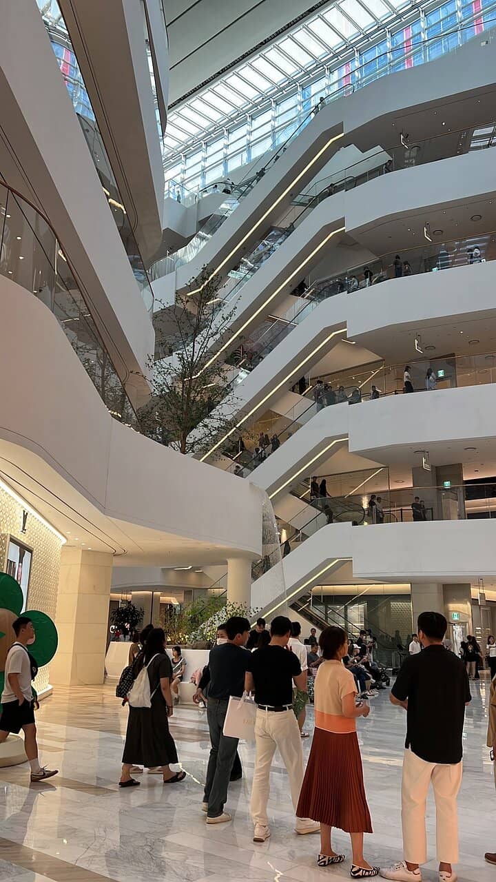 Sprawling Food Court