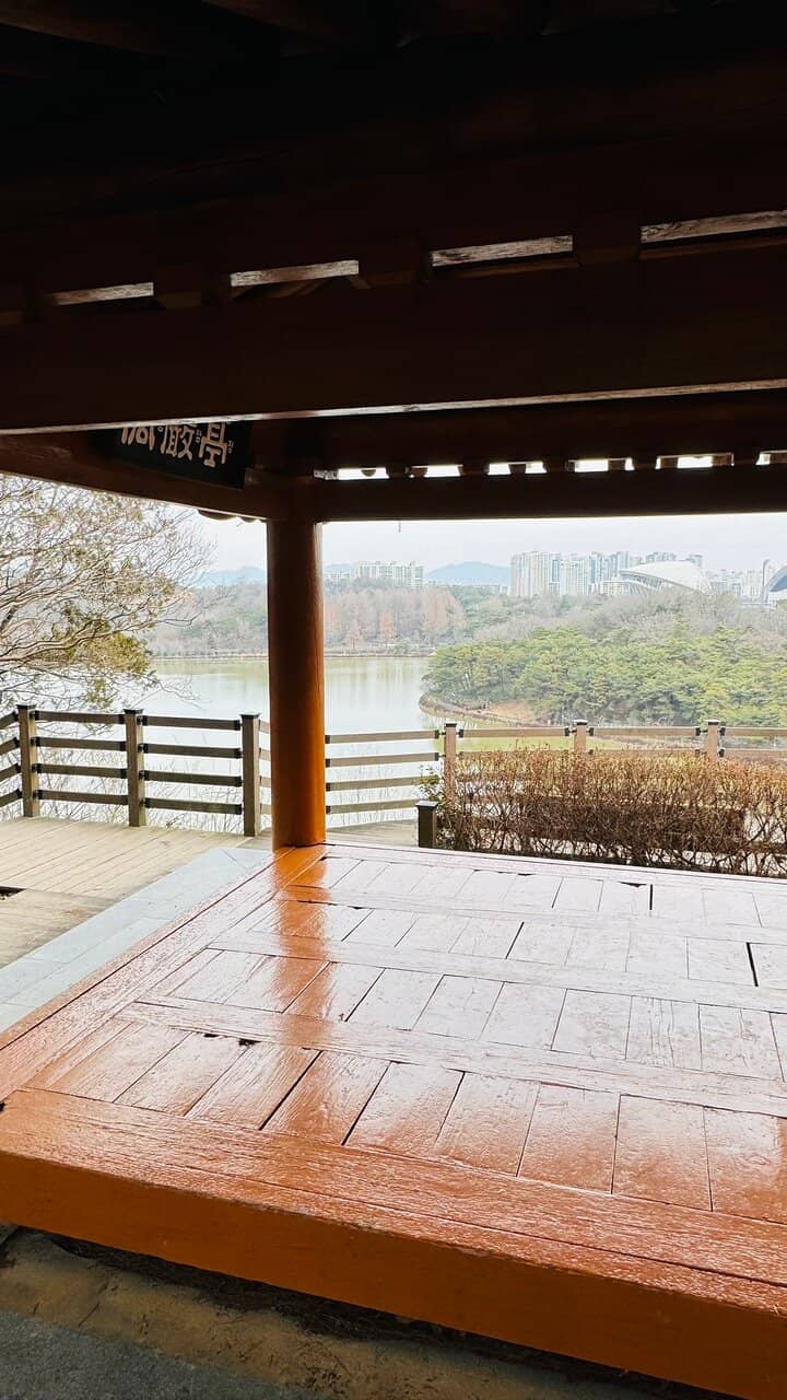 Expansive Walking Trails