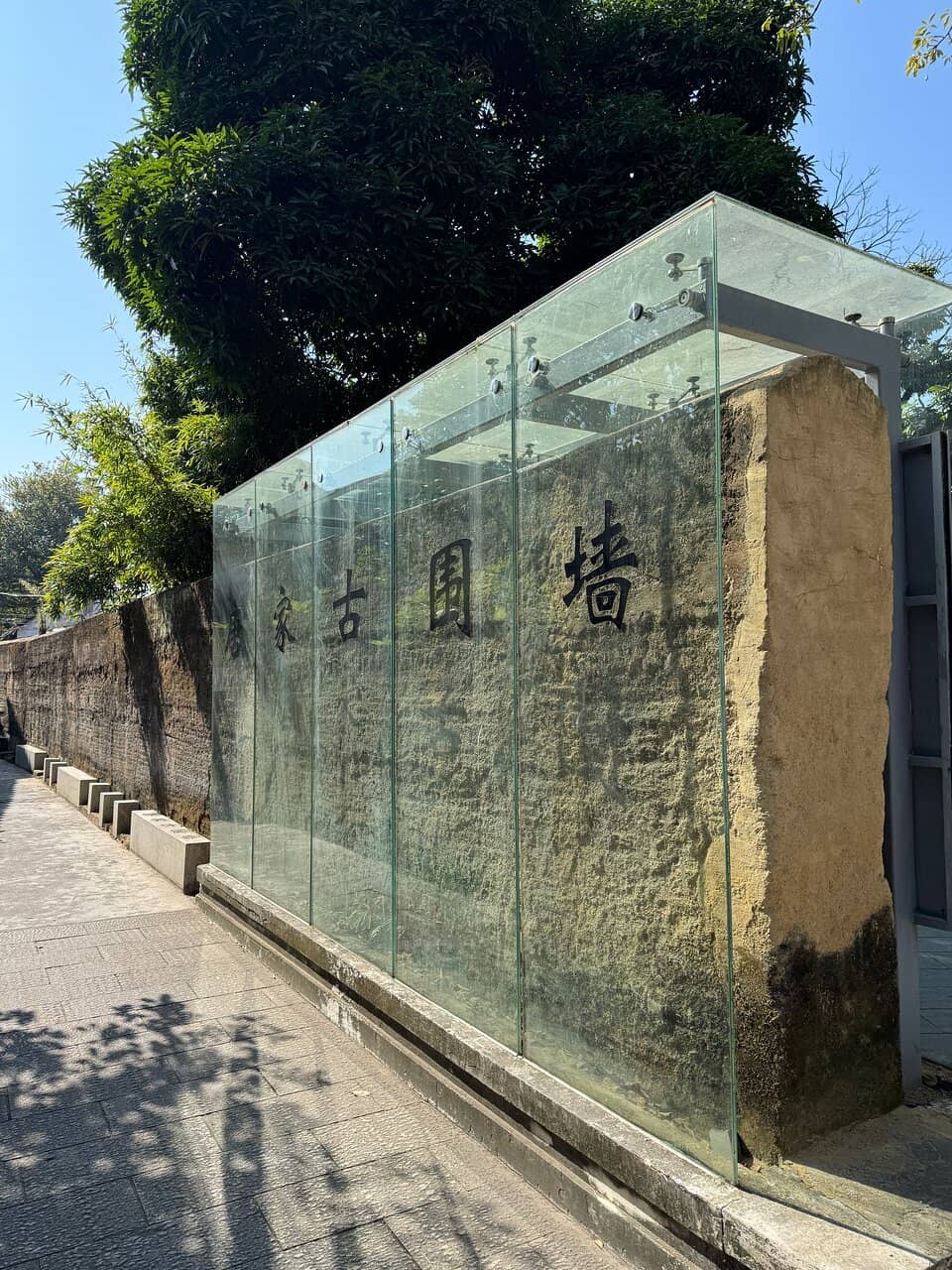 Local Crafts & Snacks