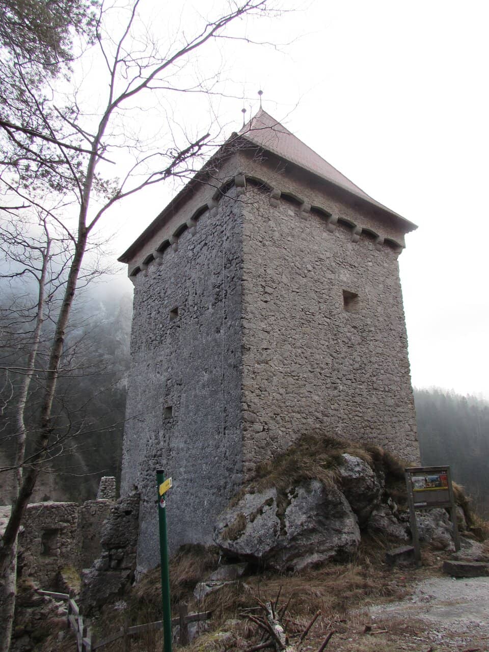 Hiking Trail to Prehistoric Cave