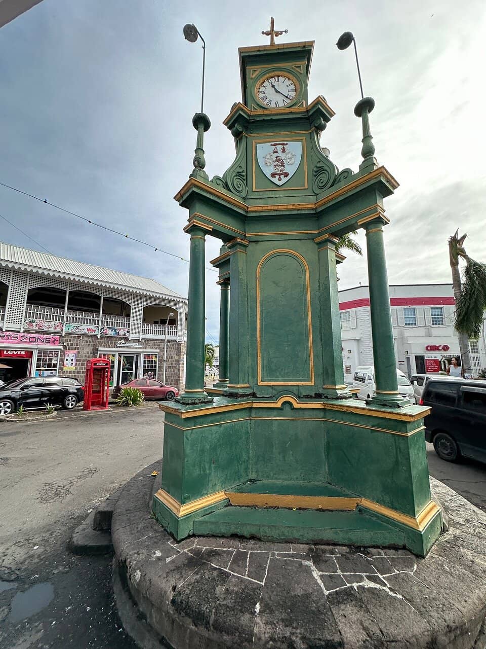 Four Way Restaurant & Bar