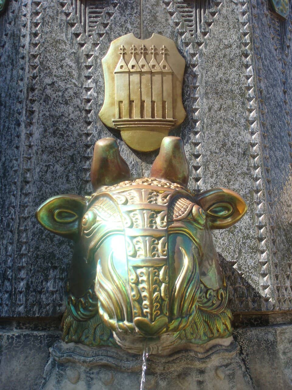 The Iconic Zsolnay Fountain