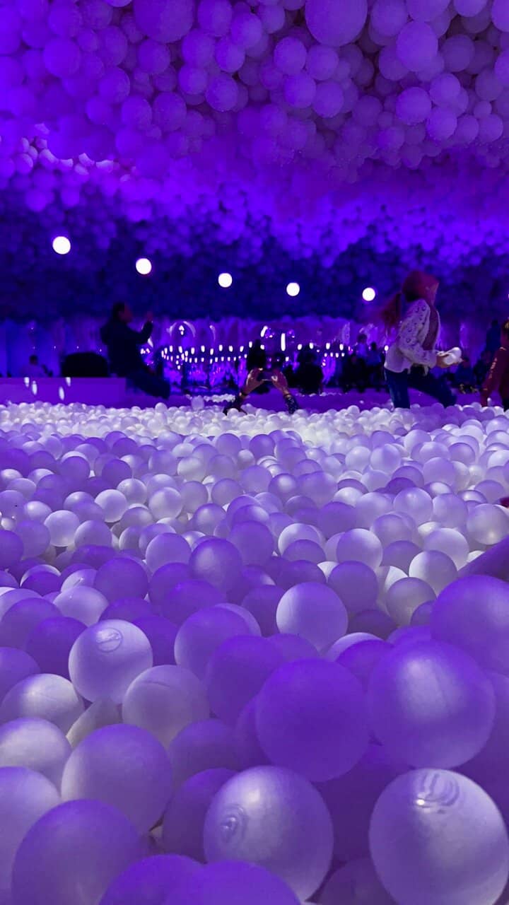 Floating Balloon Room
