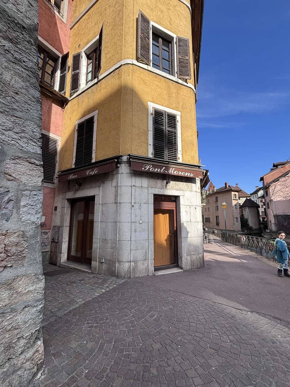 The Iconic Pont Morens