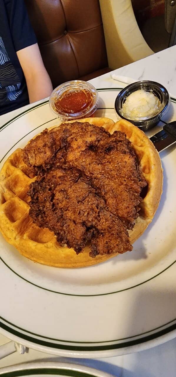 Cozy Industrial-Chic Ambiance