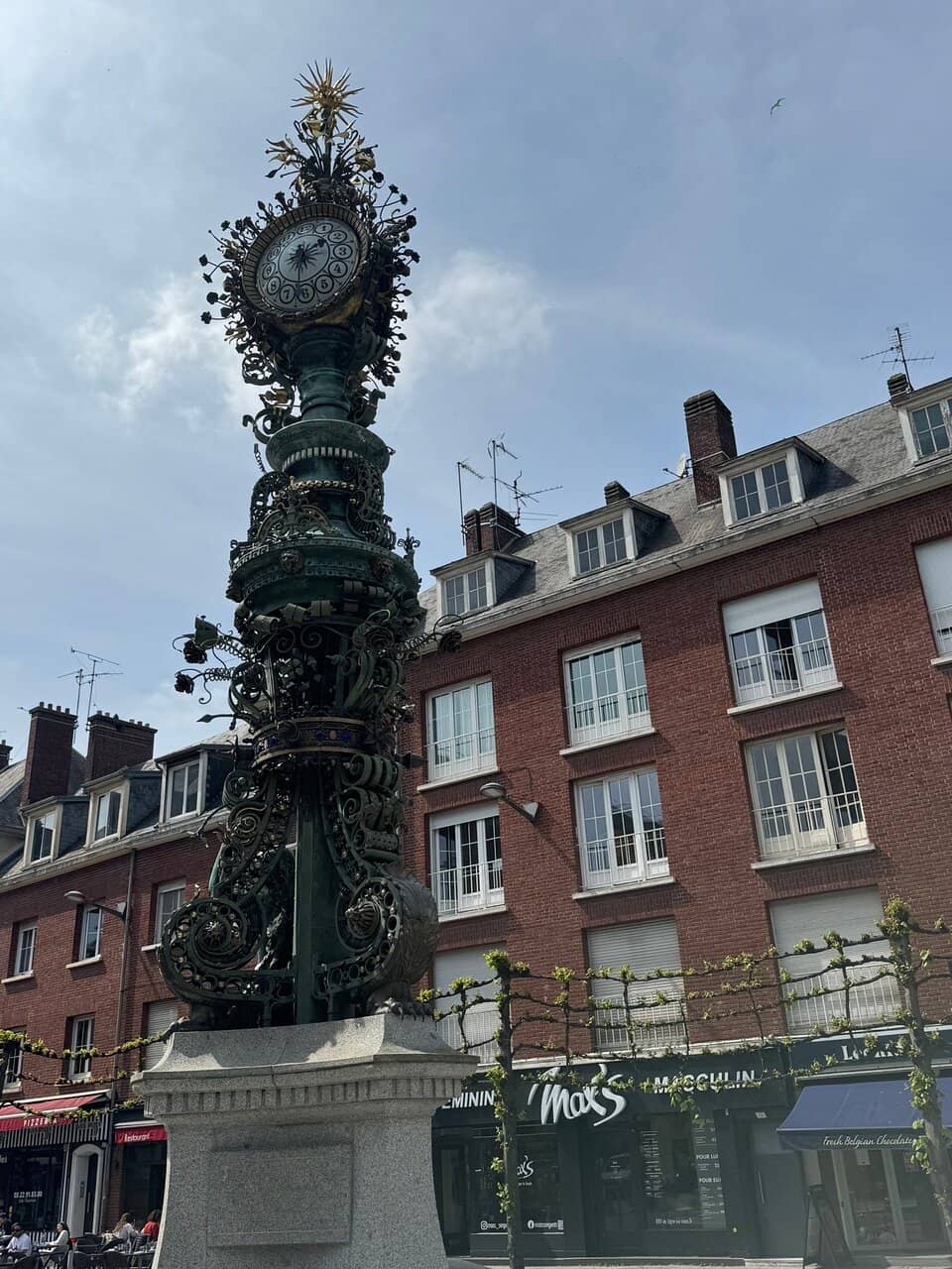 Marie Sans Chemise Statue