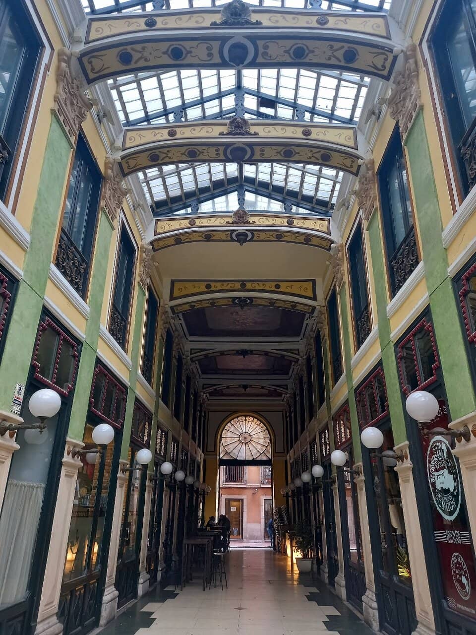 Unique Shops & Cafes