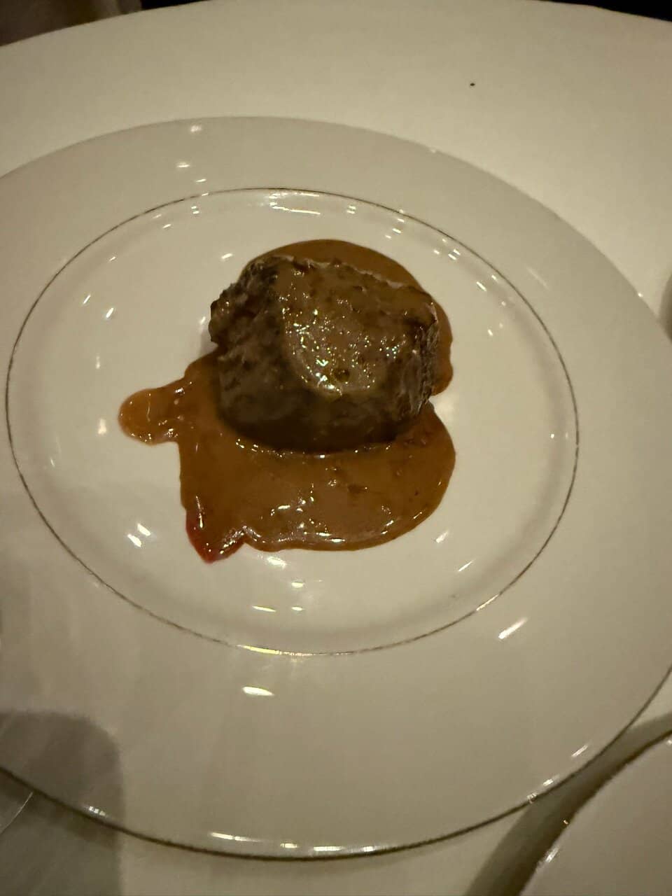 Luxurious Retro-Chic Ambiance