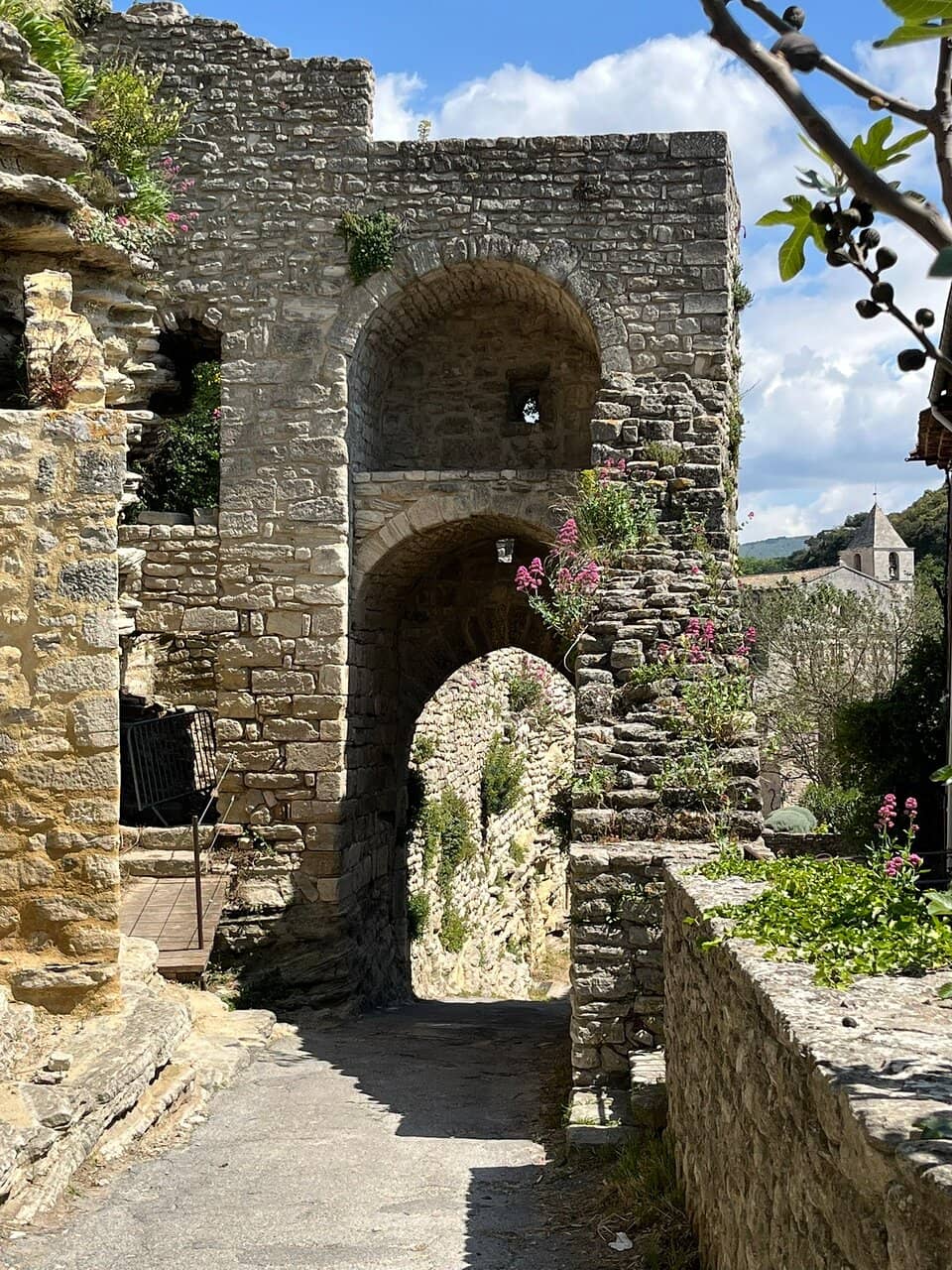 Charming Saignon Village Stroll