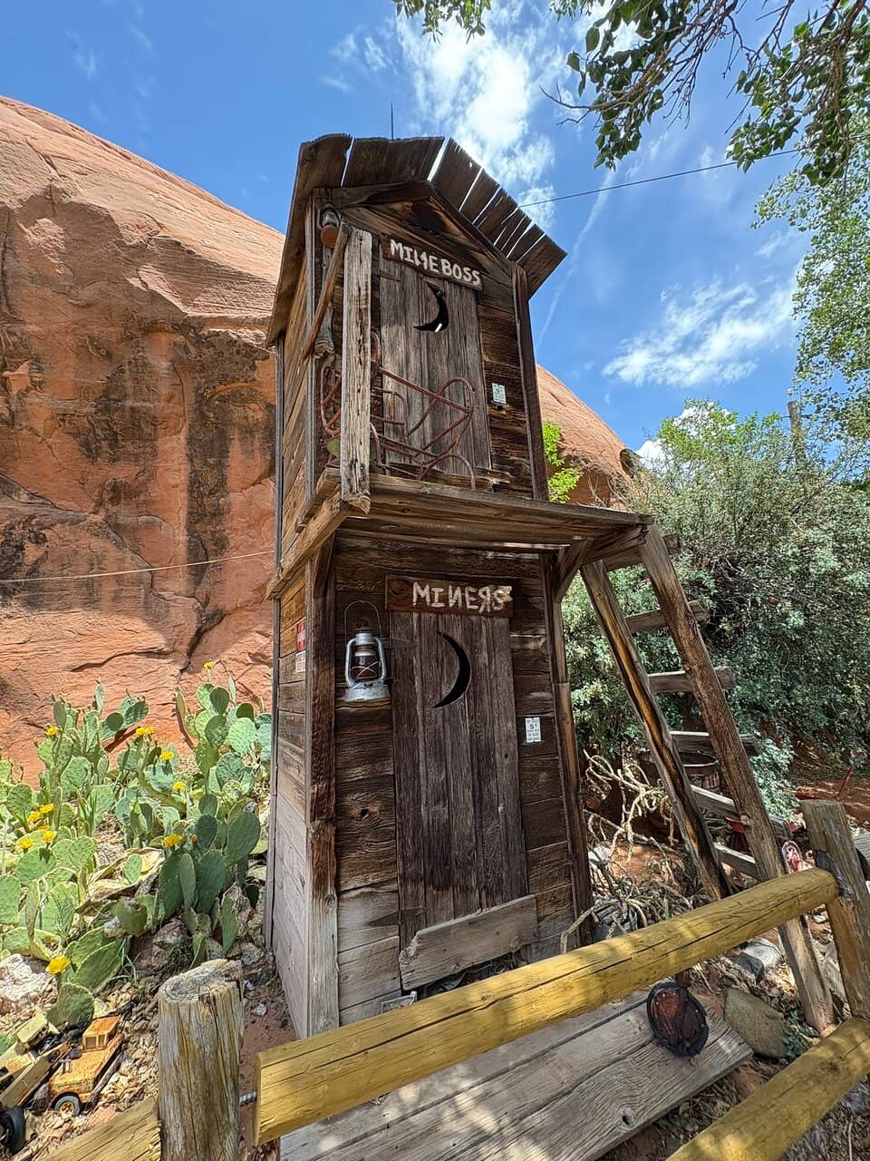 Souvenir & Trading Post