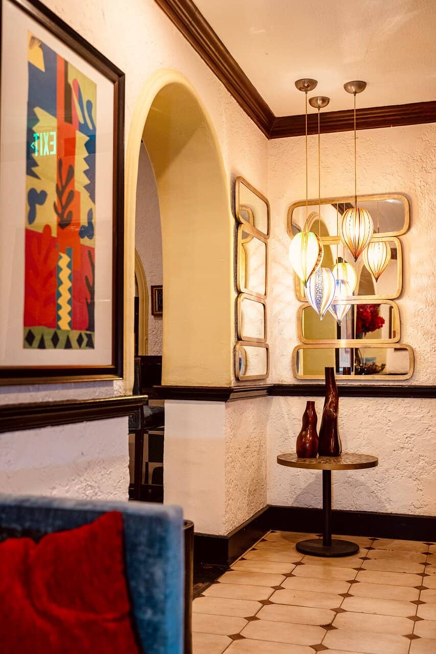 Charming & Refined Atmosphere