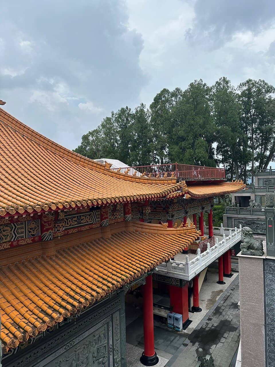 Hall of Thousands of Golden Figures